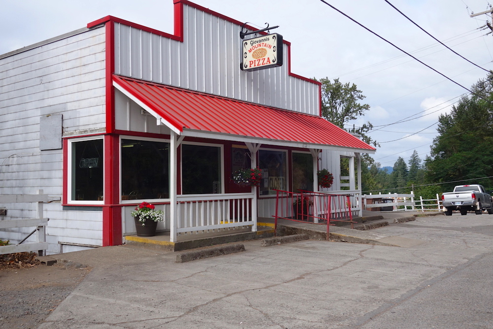 Mill City Pizza Restaurant - Central Oregon Road Trip Stops