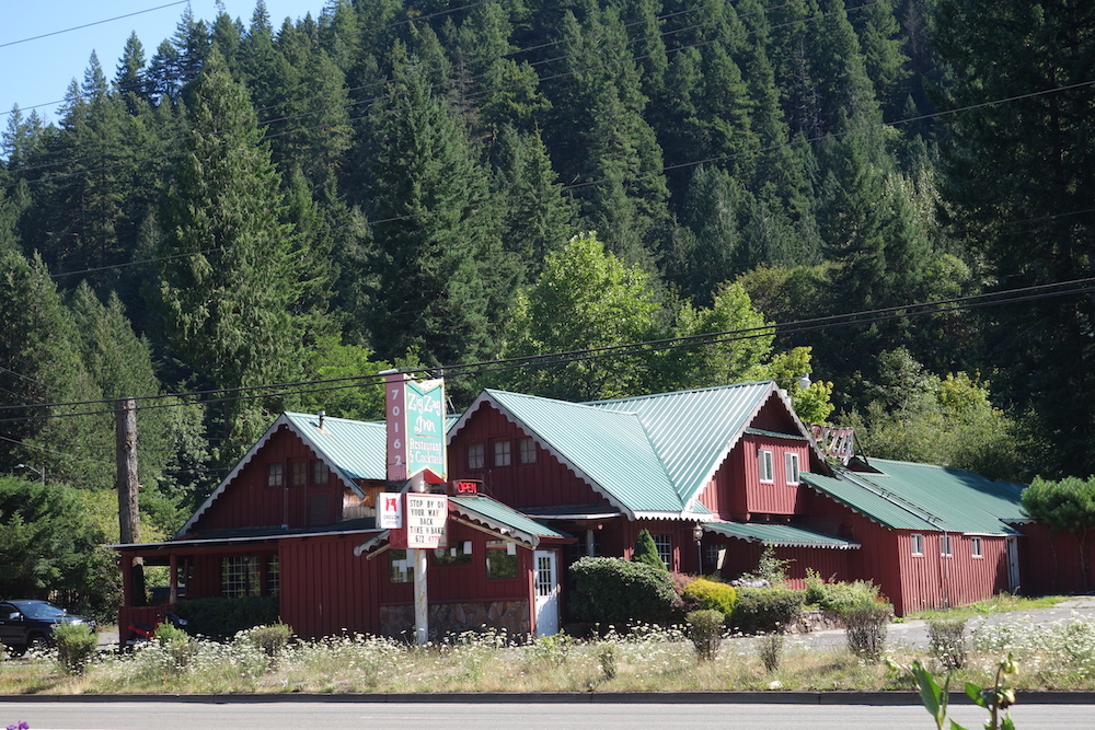 Zig Zag Inn - Oregon Road Trip Scenic Drive