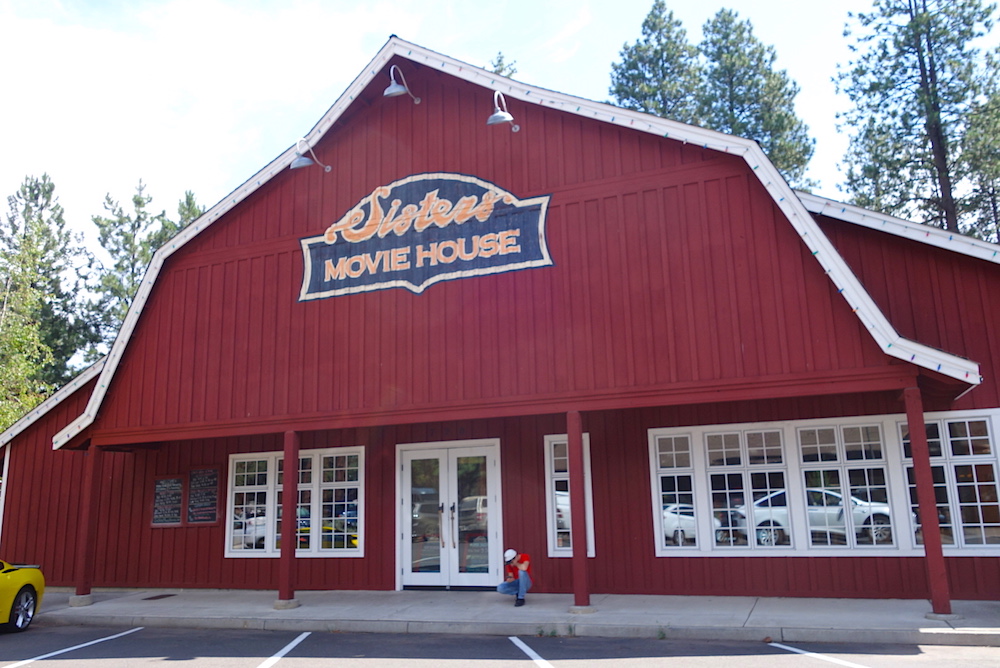 Five Pine Lodge Movie Theater: Sisters, Oregon